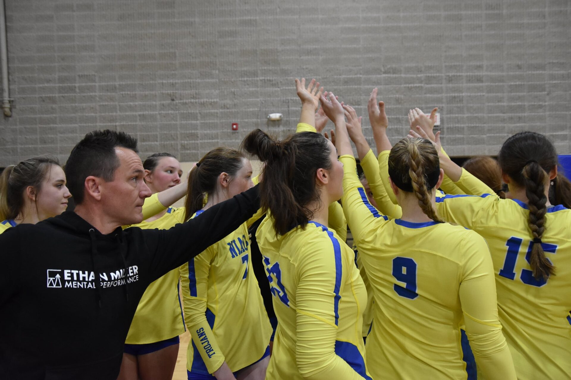 NIACC VB Left Hands